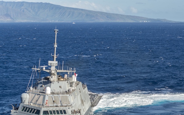 Army 25th Combat Aviation Brigade earns deck landing qualifications aboard Littoral Combat Ship USS Fort Worth (LCS-3)