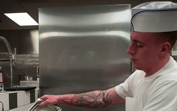 7th Special Forces Group (Airborne) Soldiers prepare Thanksgiving meal