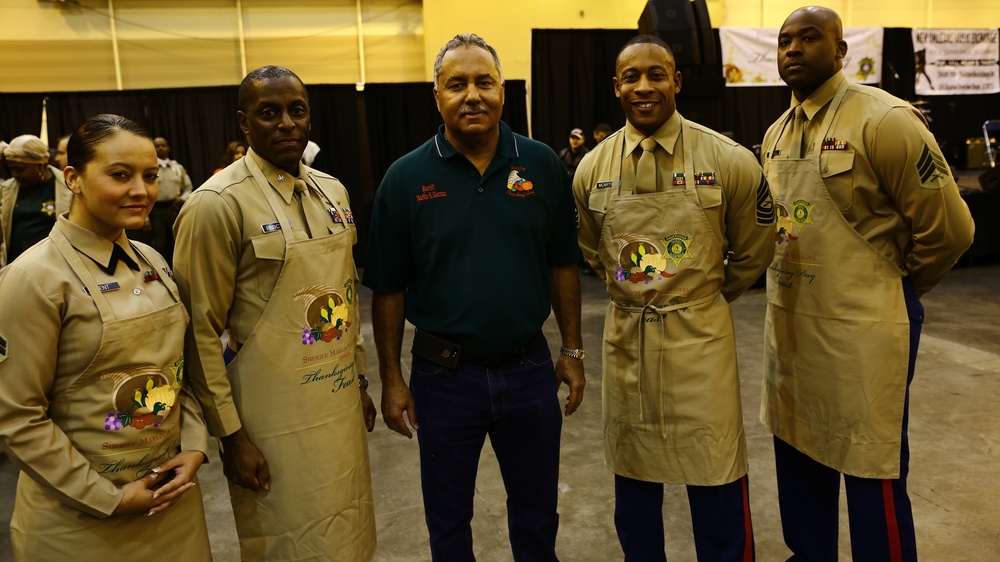 Marines Help Give Back on Thanksgiving