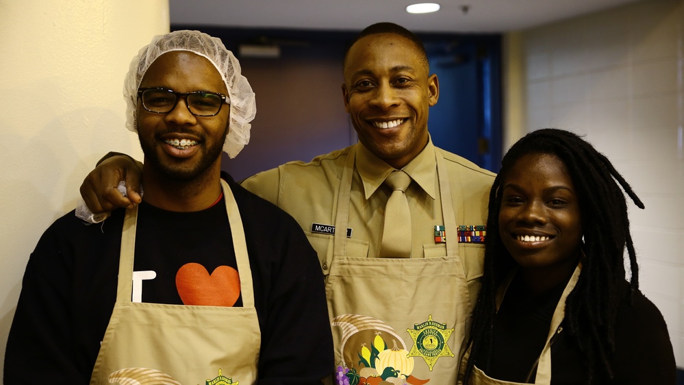 Marines Help Give Back on Thanksgiving