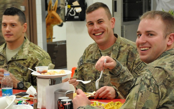 Oregon Soldiers celebrate Thanksgiving