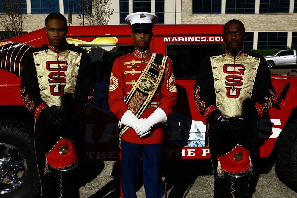 Marines Participate in Thanksgiving Day Parade