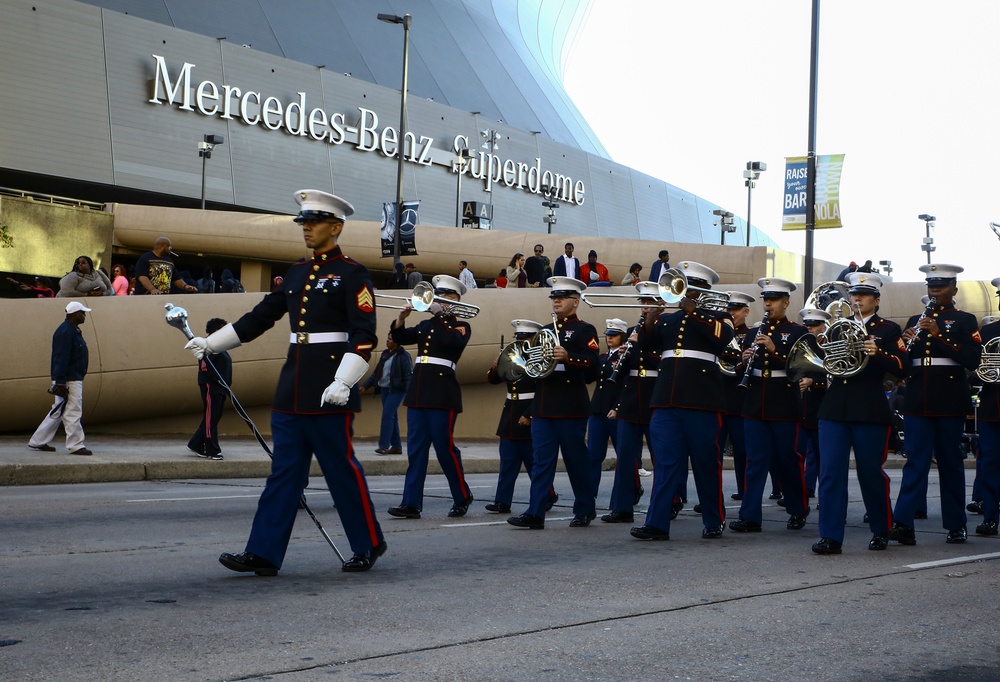 Marines Participate in Thanksgiving Day Parade