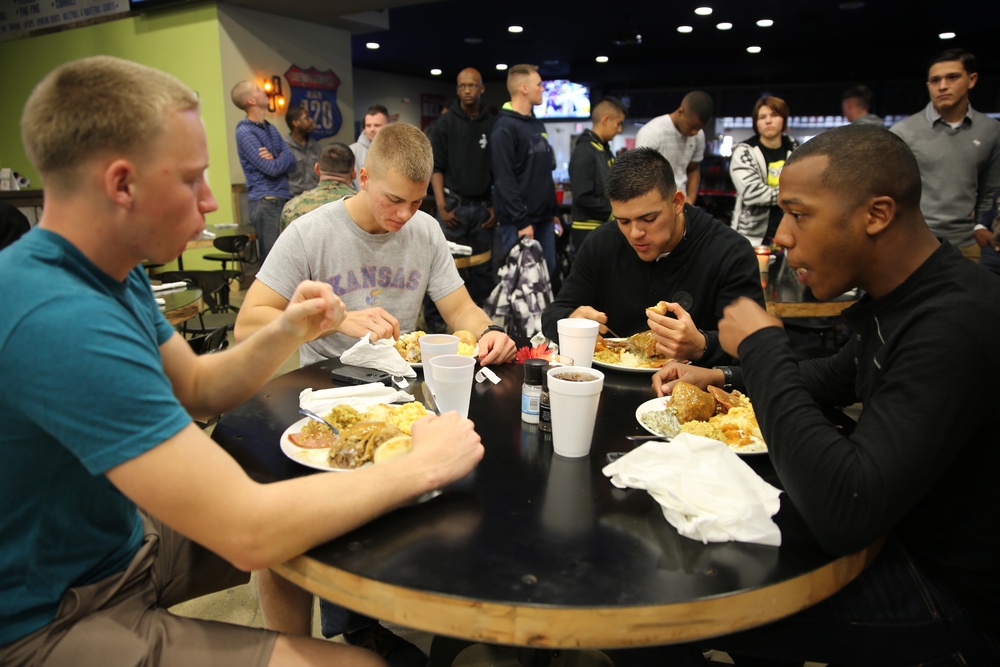 Marines, Sailors enjoy Thanksgiving dinner