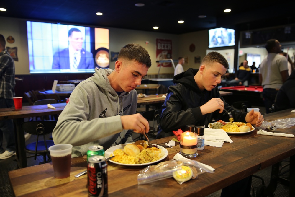 Marines, Sailors enjoy Thanksgiving dinner