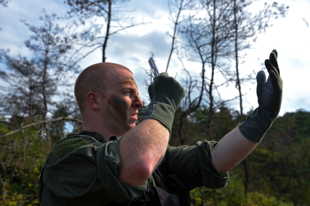 Airmen complete CSAR training during Pacific Thunder