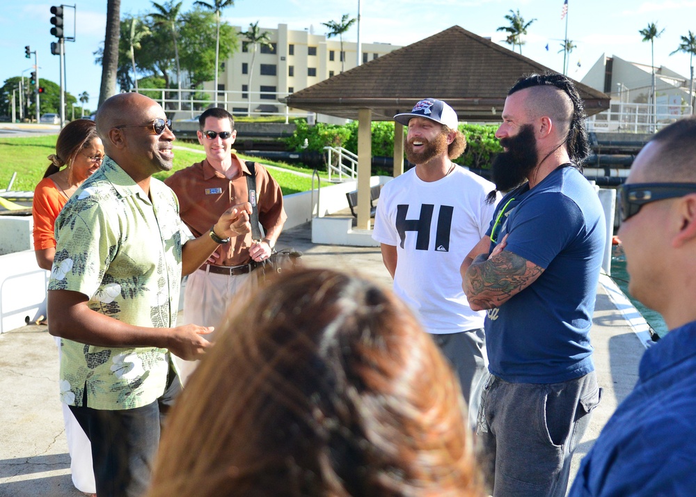 MLB players tour Joint Base Pearl Harbor-Hickam