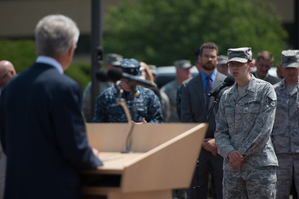 Secretary of Defense Chuck Hagel listens to question from US Airman