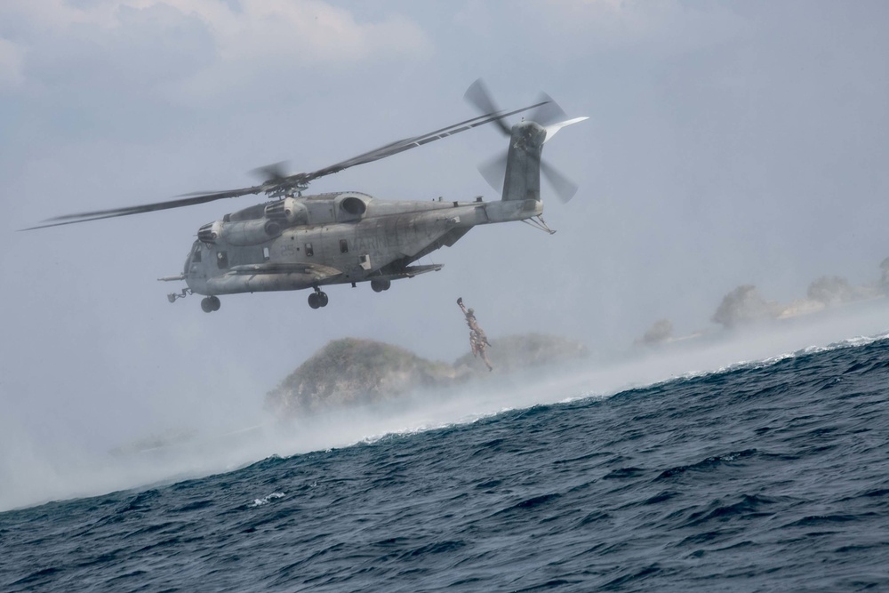 Marines Dive Into Amphibious Skills