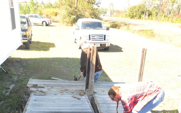 NCG2 CPO365 volunteer at local food shelter