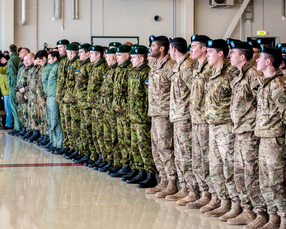 Stoltenberg greets NATO forces deployed to Estonia