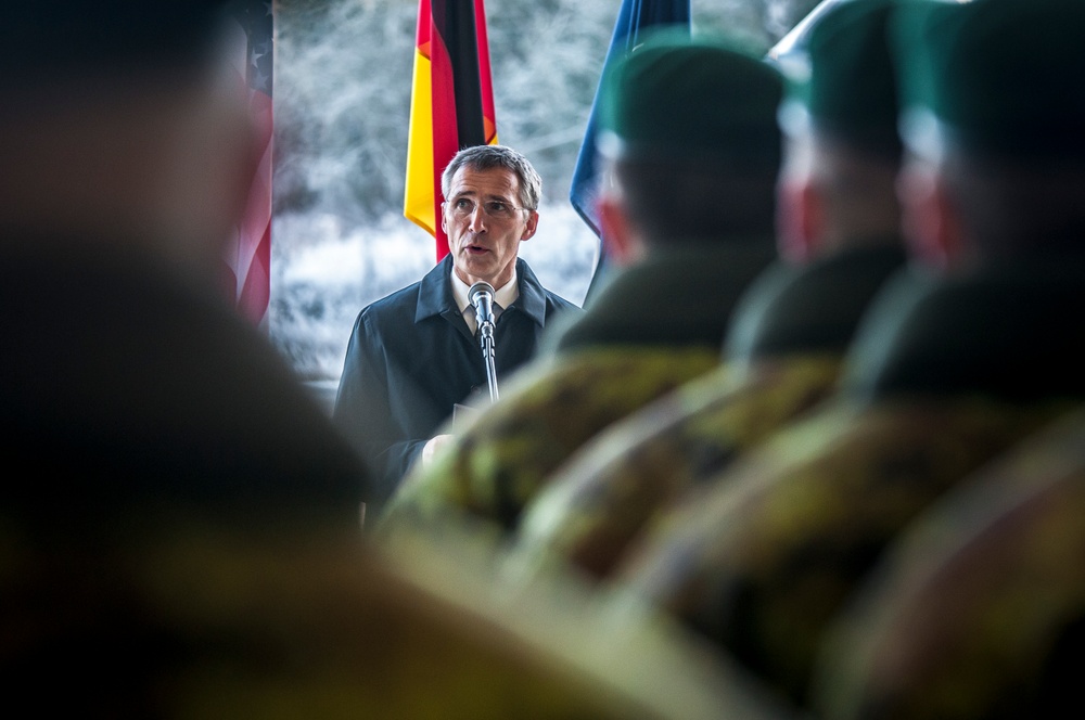 Stoltenberg greets NATO forces deployed to Estonia