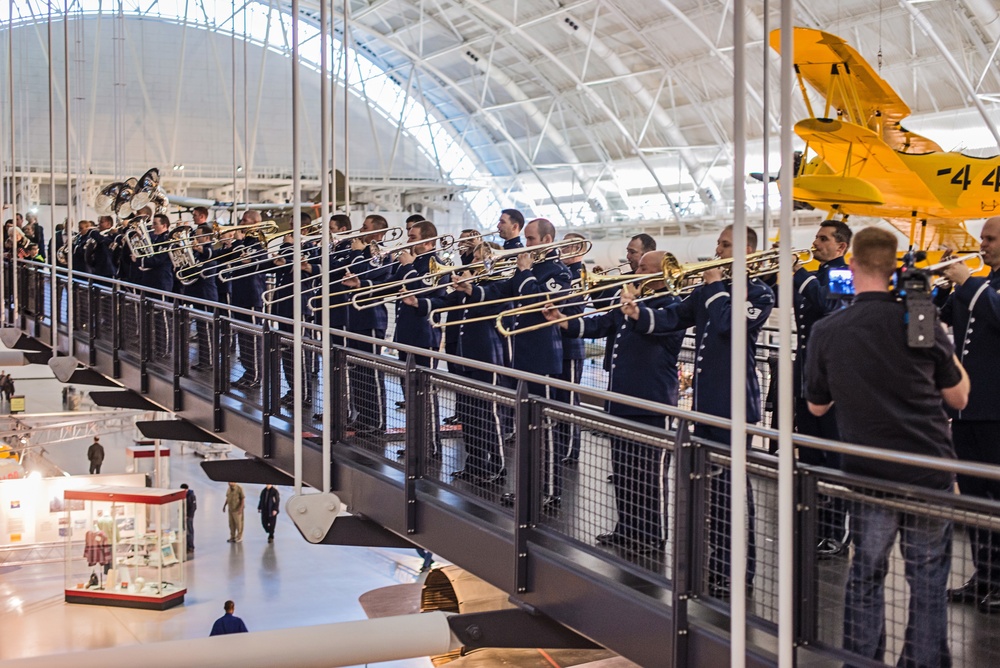 US Air Force Band releases a new Holiday Flash Mob video