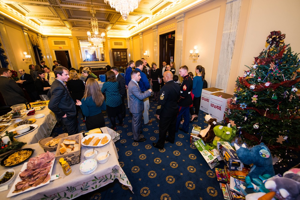 Senators contribute to Toys for Tots