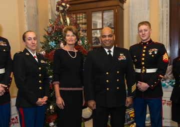 Senators contribute to Toys for Tots