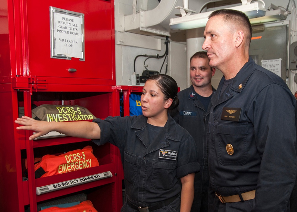 MCPON visits USS Carl Vinson