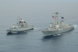 USS Michael Murphy enhances interoperability with French ship