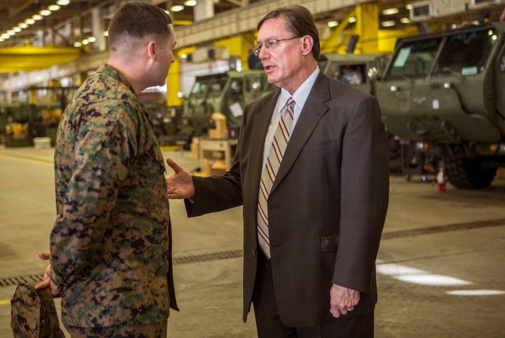 US Acting Assistant Secretary of Defense for Logistics and Materiel Readiness, Mr. Paul Peters, visits 2D MLG Marines