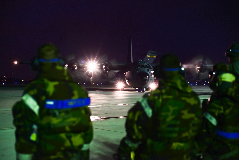 Team Osan receives follow-on forces, cargo for exercise BB 15-01