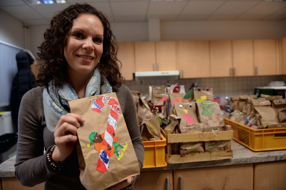 Families feed family with heart-warmed cookies