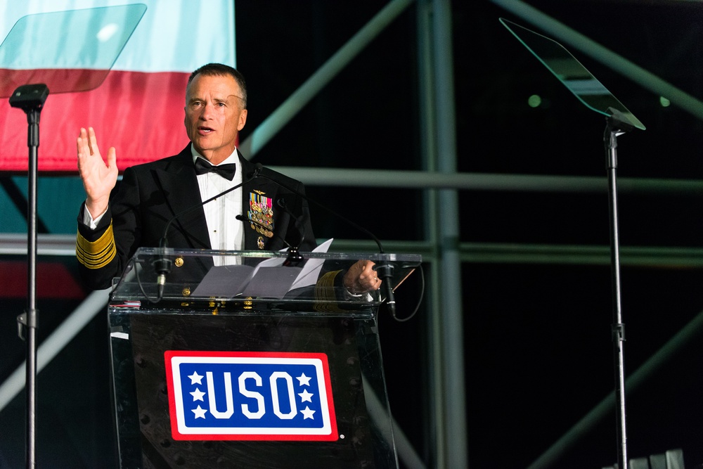 Winnefeld speaks, receives award at USO gala