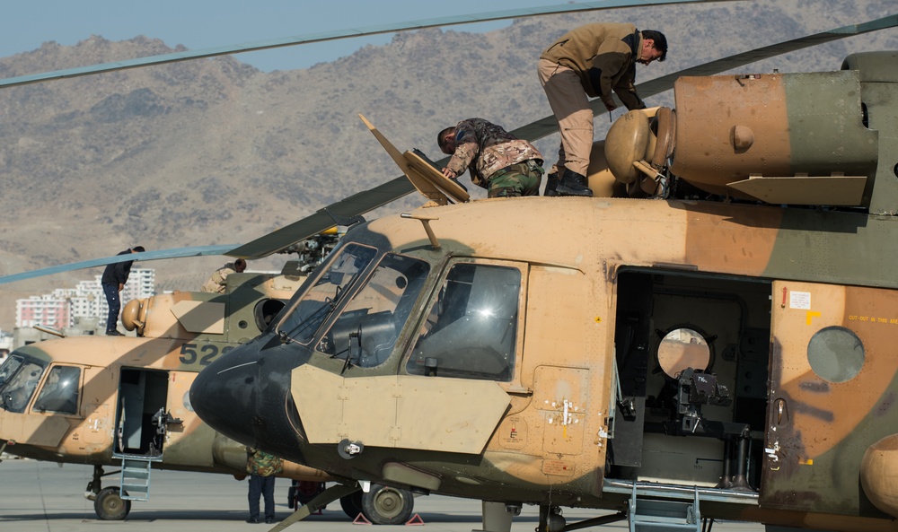 Afghan air force maintainers