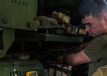 15th MEU Marines conduct vehicle maintenance