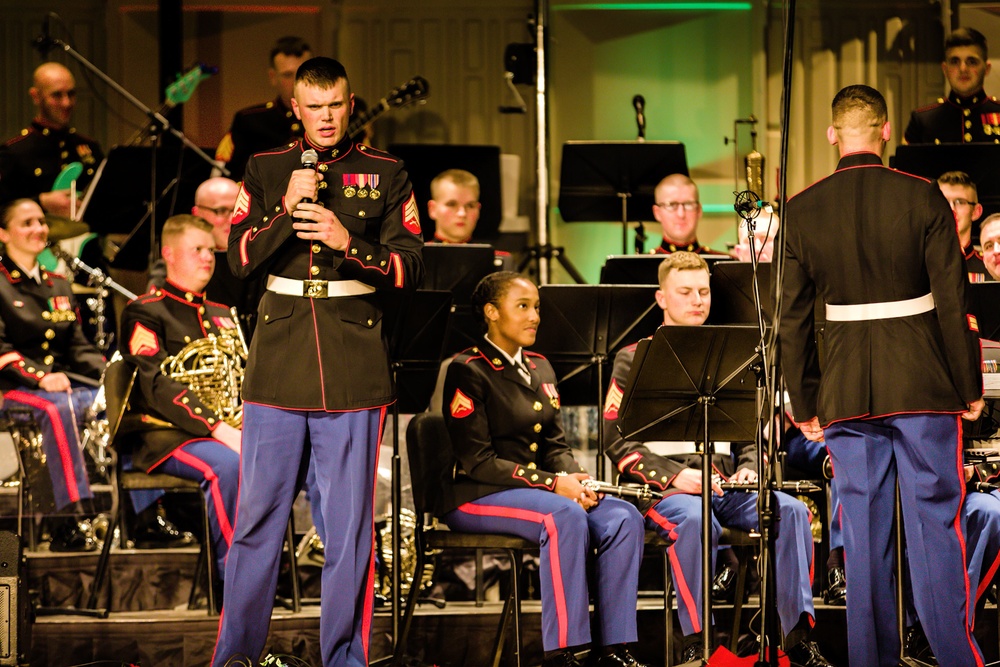 2nd Marine Division Band gets Camp Lejeune in holiday spirit