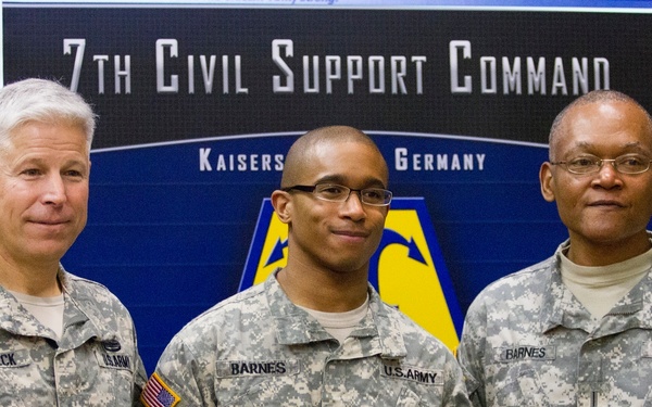 7th CSC conducts mass reenlistment during US Army Reserve CSM visit
