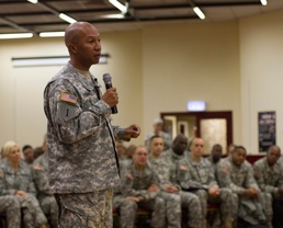 US Army Reserve’s Senior Enlisted Soldier visits 7th CSC