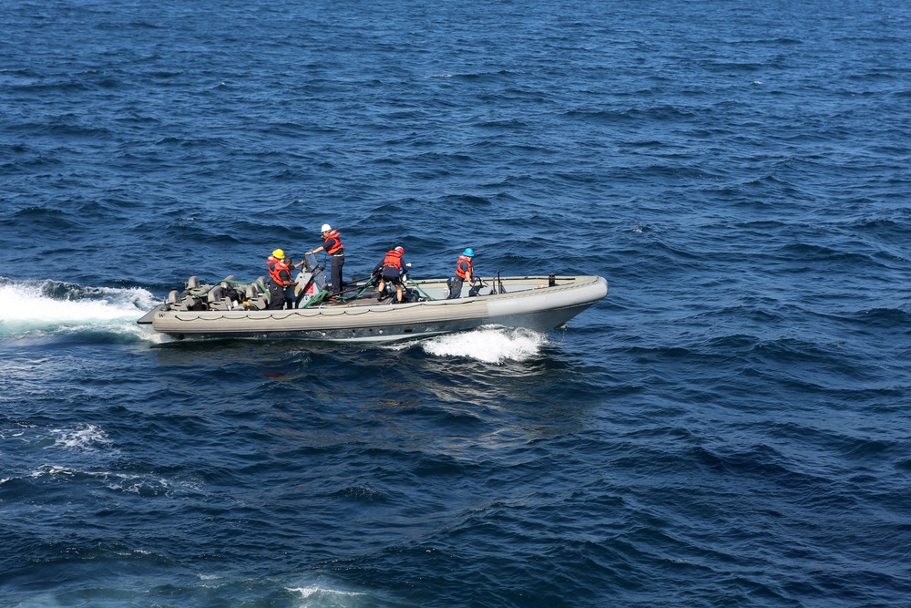 LCU's take troops ashore from USS Comstock