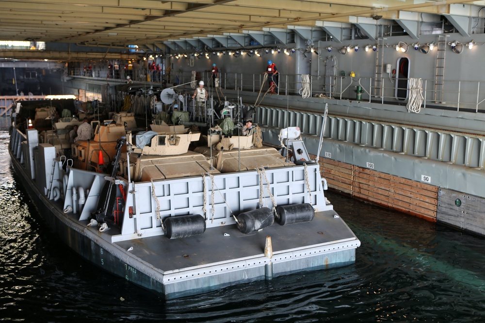 LCU's take troops ashore from USS Comstock