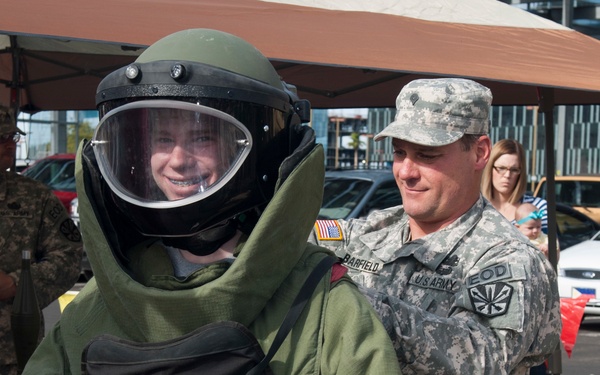 Arizona Guard community Expo highlights strong military-civilian bonds