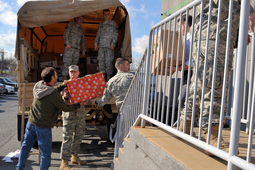 733rd Soldiers join community to fill Stockings for Soldiers