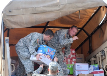 733rd Soldiers join community to fill Stockings for Soldiers
