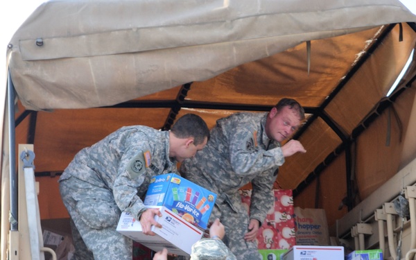 733rd Soldiers join community to fill Stockings for Soldiers