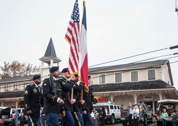 ‘Brave Rifles,’ Village of Salado bring holiday cheer with Christmas parade