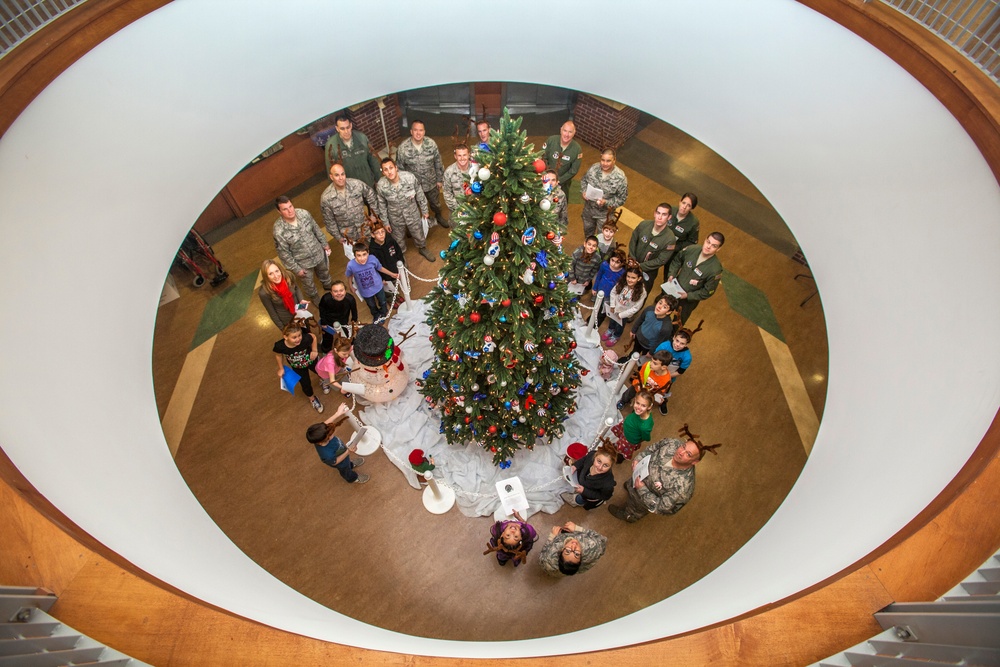 Airmen, school children serenade residents