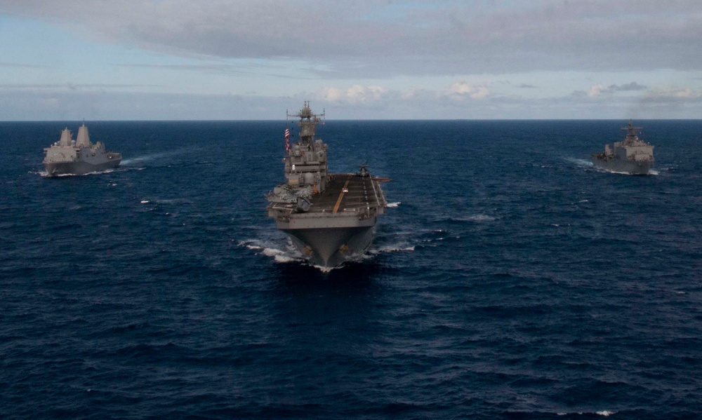 Peleliu Amphibious Ready Group transits in formation