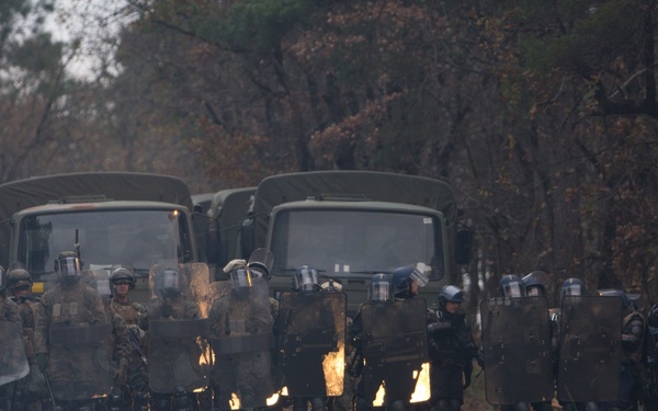 U.S. Marines, French Gendarmes conduct crowd and riot control training
