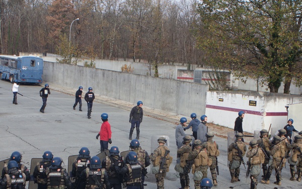 U.S. Marines, French Gendarmes conduct crowd and riot control training