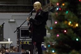 Gen. Dempsey spreads holiday joy