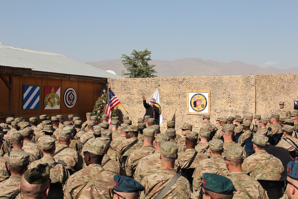 US defense secretary meets with 3ID, 3CR troops in TAAC-E