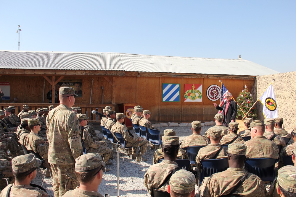 US Defense Secretary meets with 3ID, 3CR troops in TAAC-E