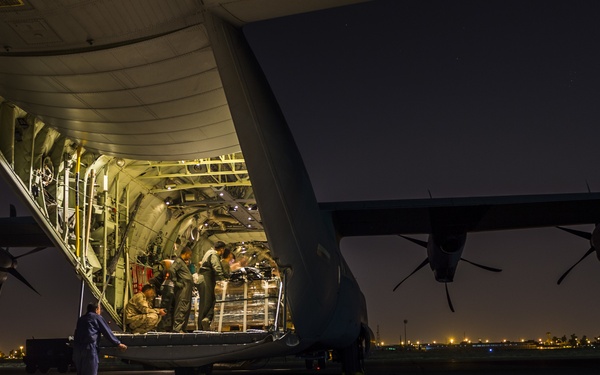 US Air Force helps Iraq develop airdrop capability