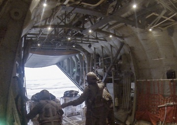 US Air Force helps Iraq develop airdrop capability