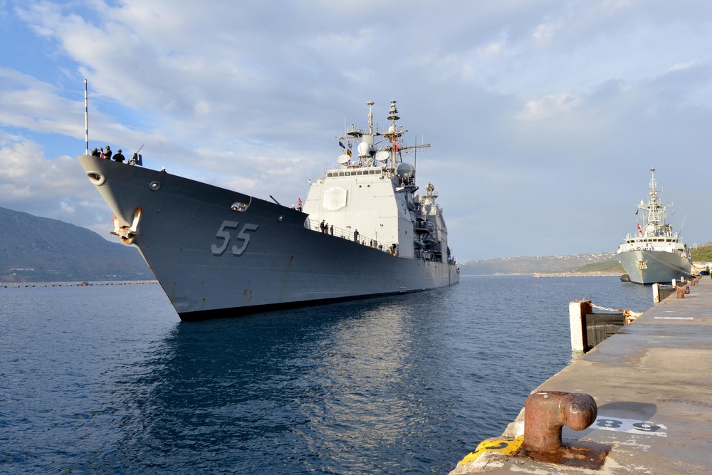 USS Leyte Gulf arrives at Souda Bay