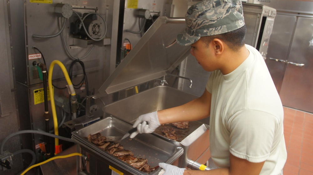 Hawaii Air National Guard serves up holiday meals