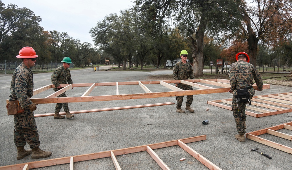 15th MEU Marines build SWA Hut