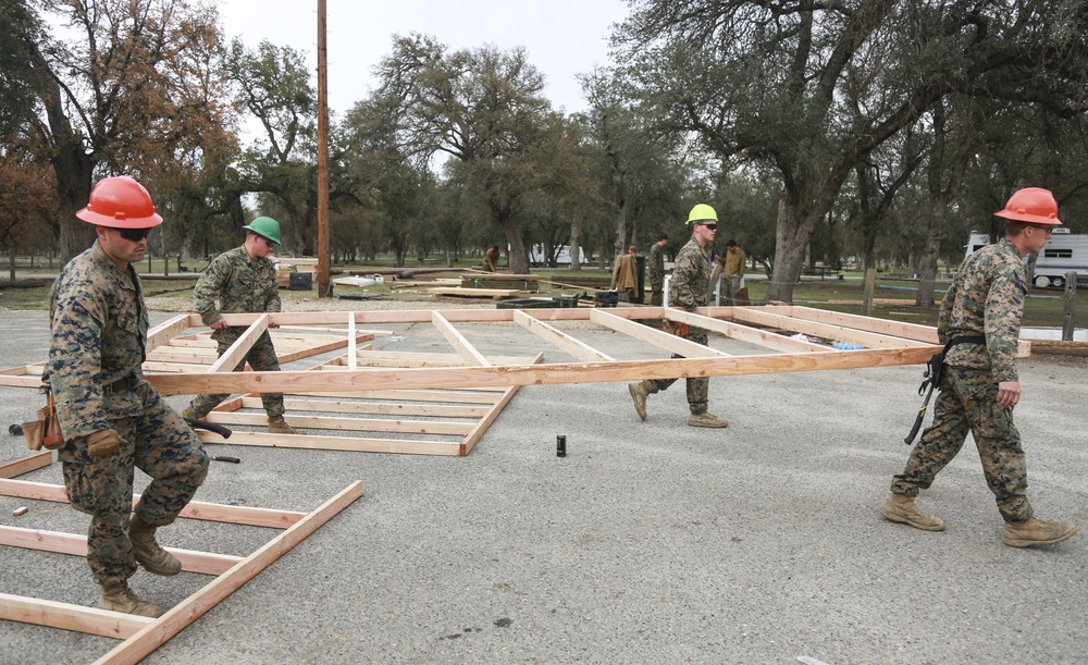 15th MEU Marines build SWA Hut